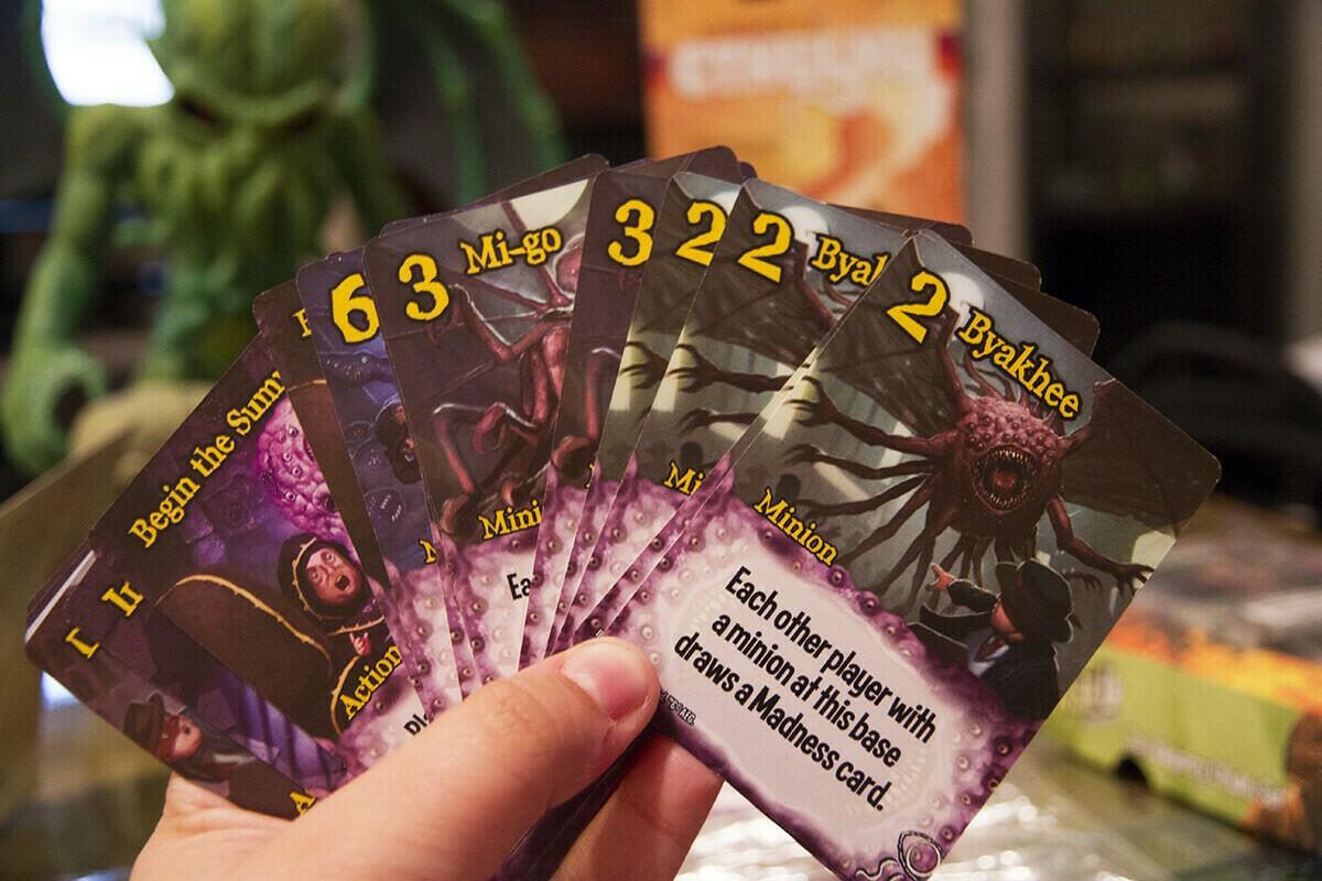 Smash Up: Cthulhu Fhtagn ! Zoom