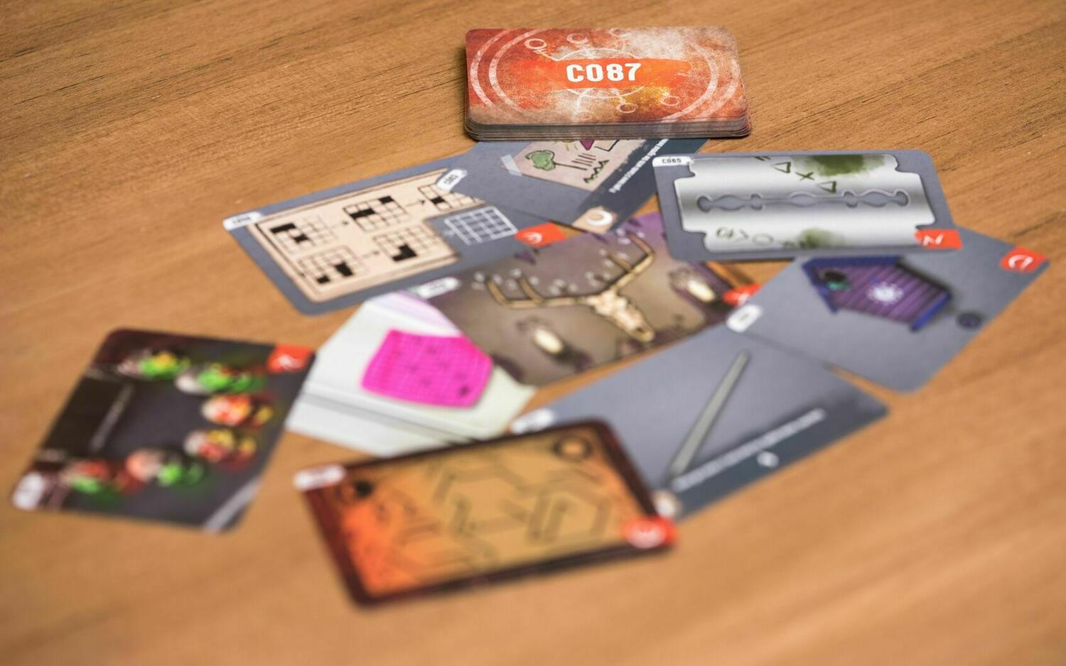 Escape Tales: The Awakening Cartes