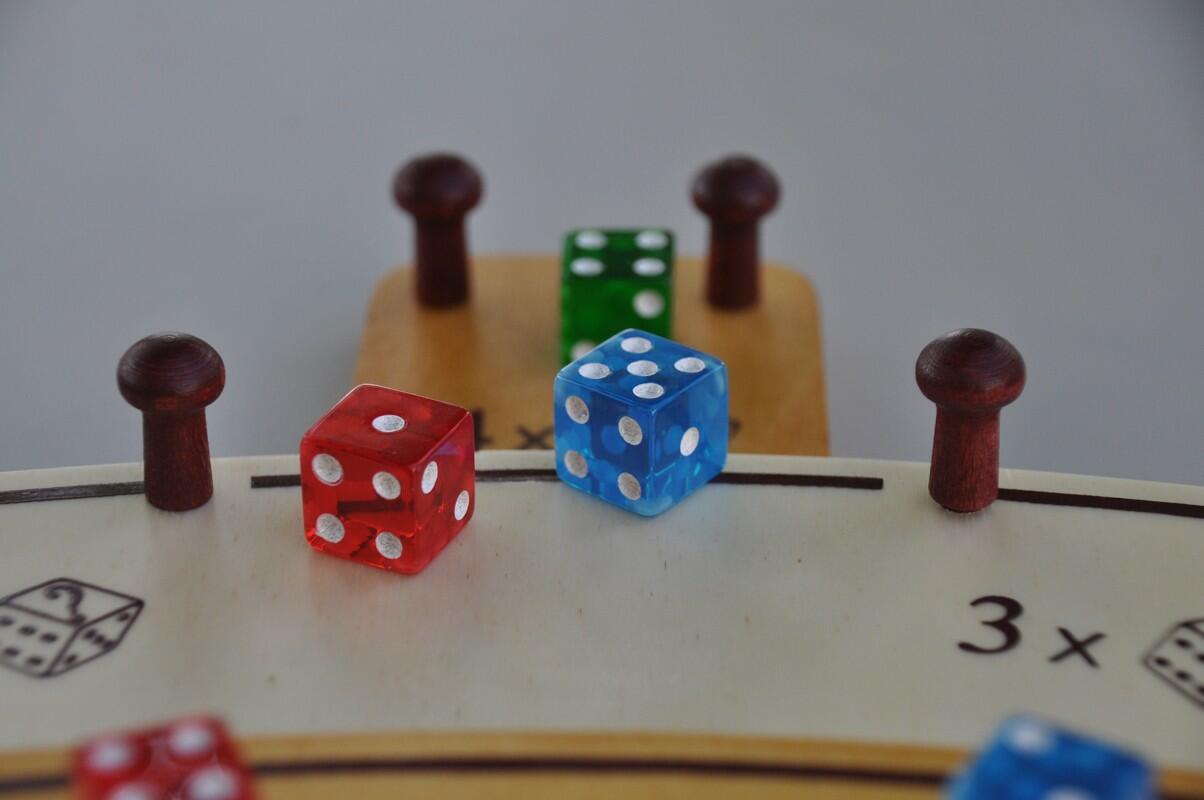 Tumblin-Dice: Medium Zoom