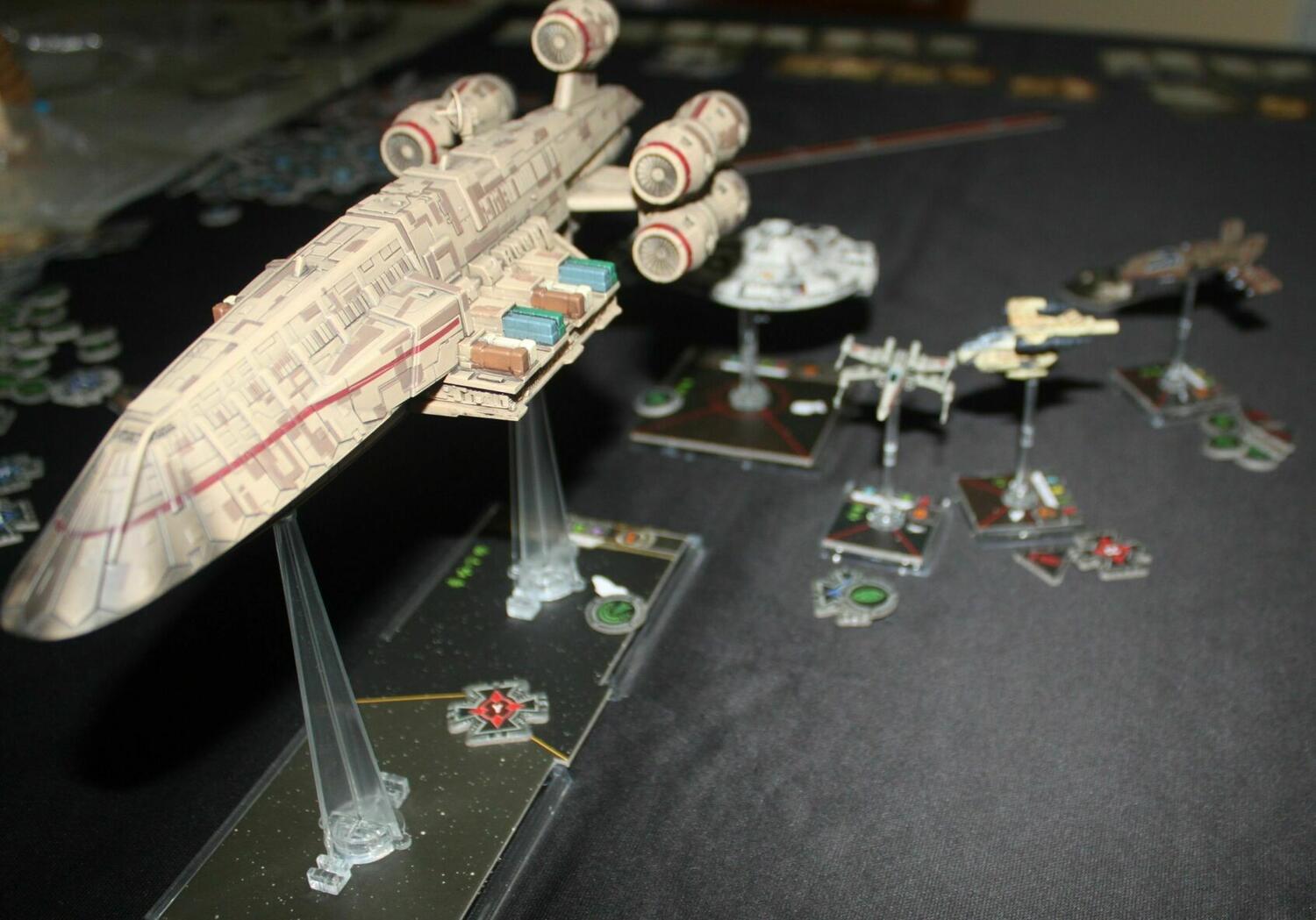 Star Wars: X-Wing - Le Jeu de Figurines - Croiseur C-ROC Eclate
