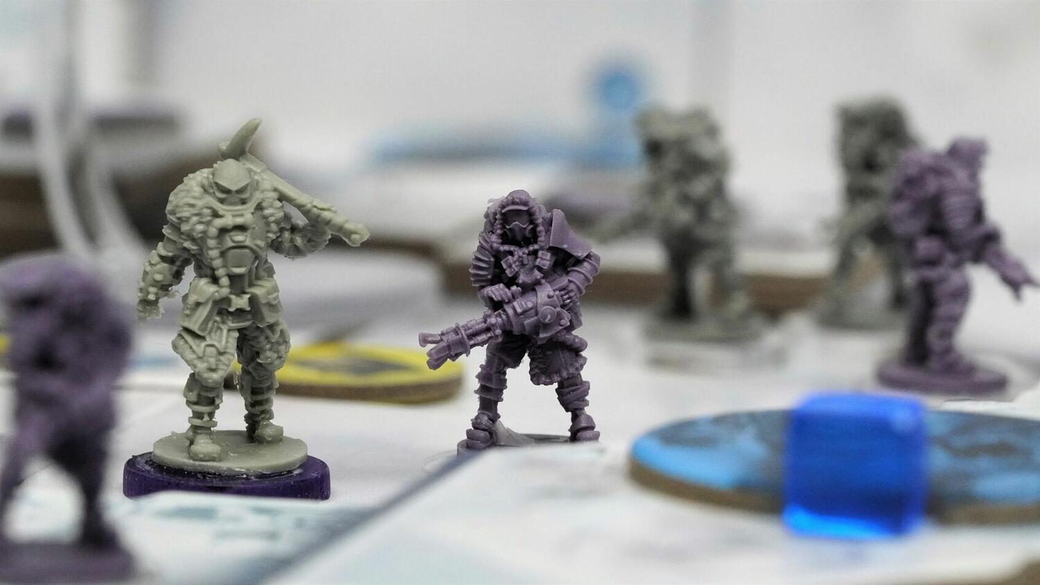 DEI: Divide et Impera Figurines