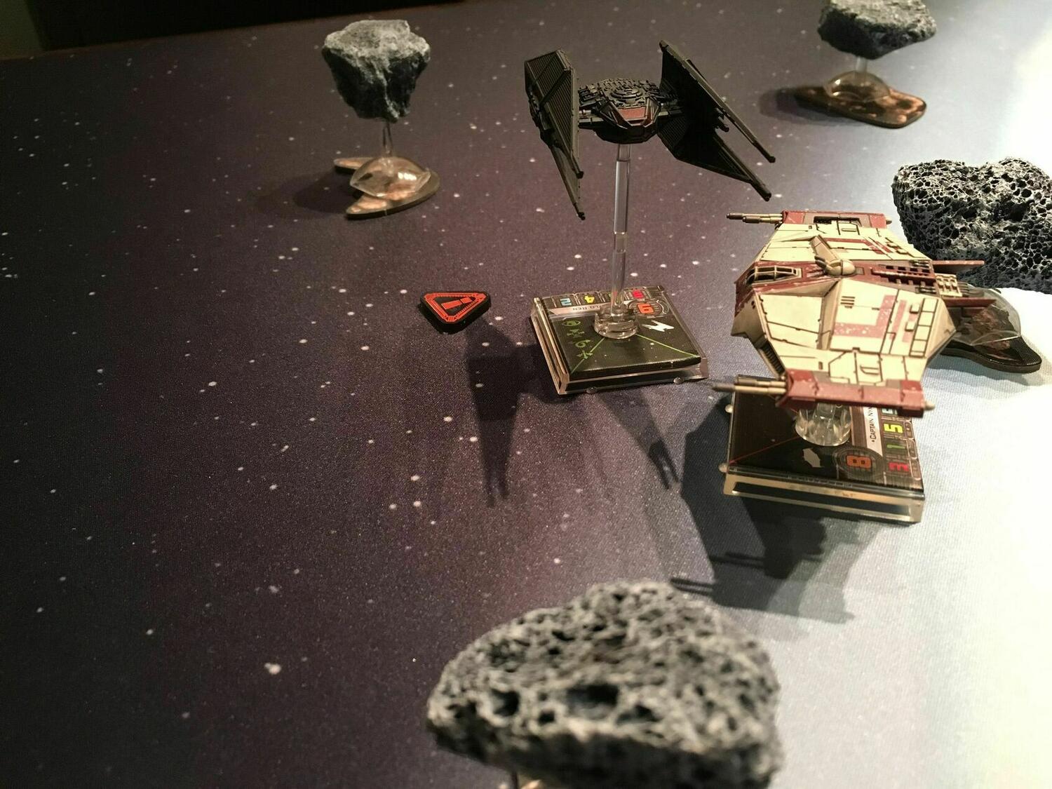 Star Wars: X-Wing - Le Jeu de Figurines - TIE Silencer Eclate