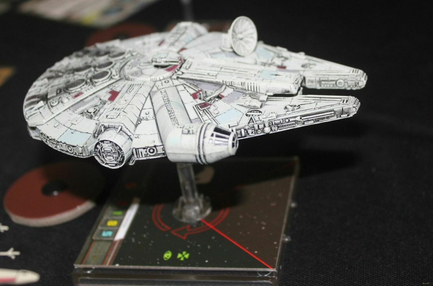 Star Wars: X-Wing - Le Jeu de Figurines - Faucon Millenium Vaisseau