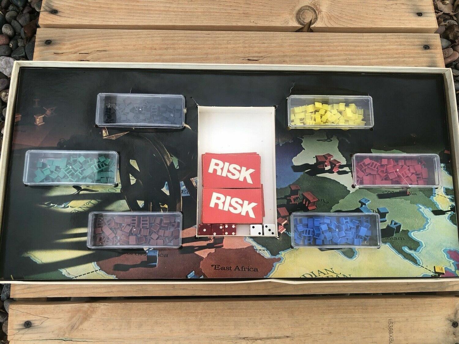 Risk 1975 Contenu