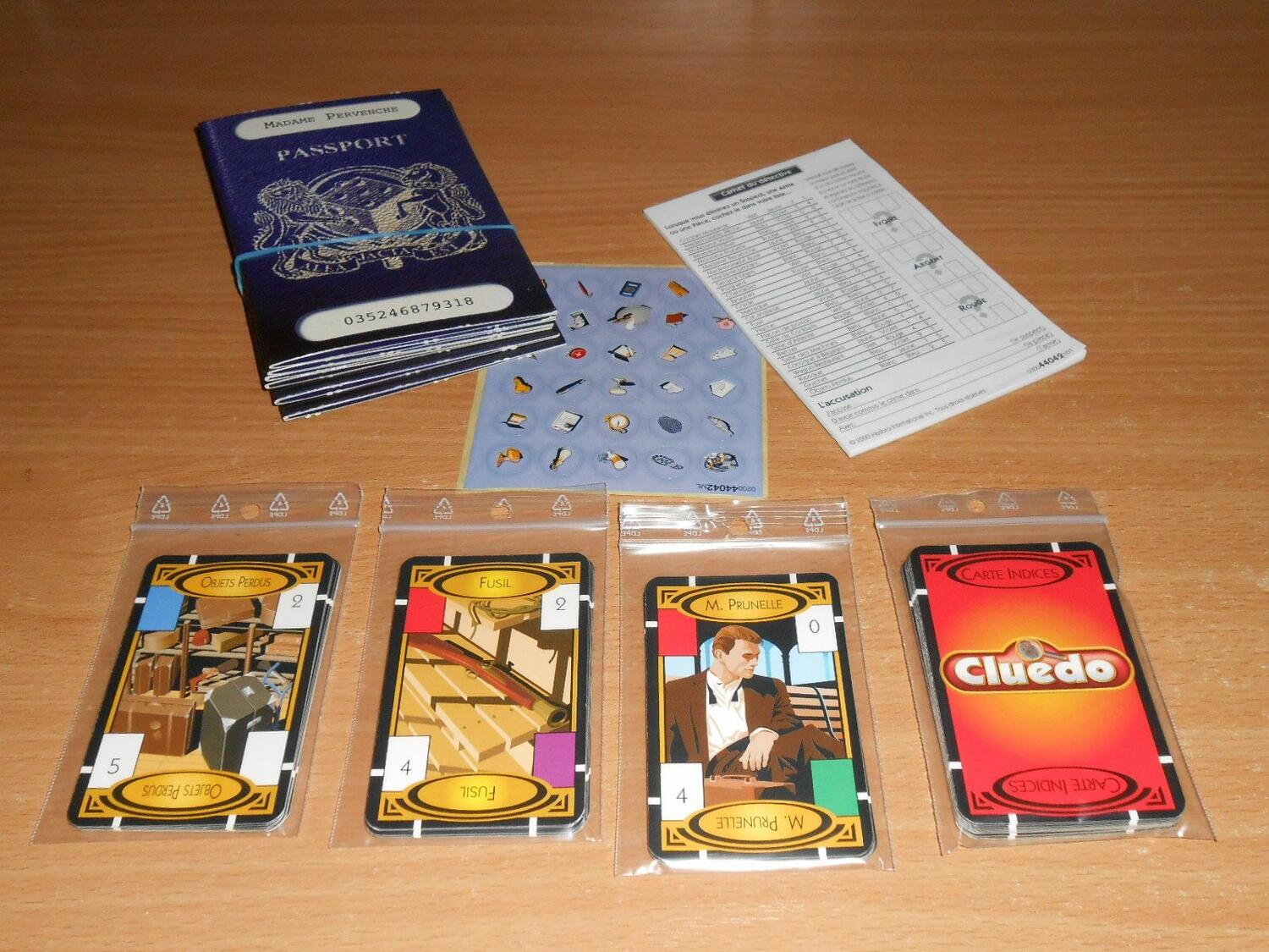 Cluedo: Édition de Luxe - Passeport Pour Meurtre Materiels