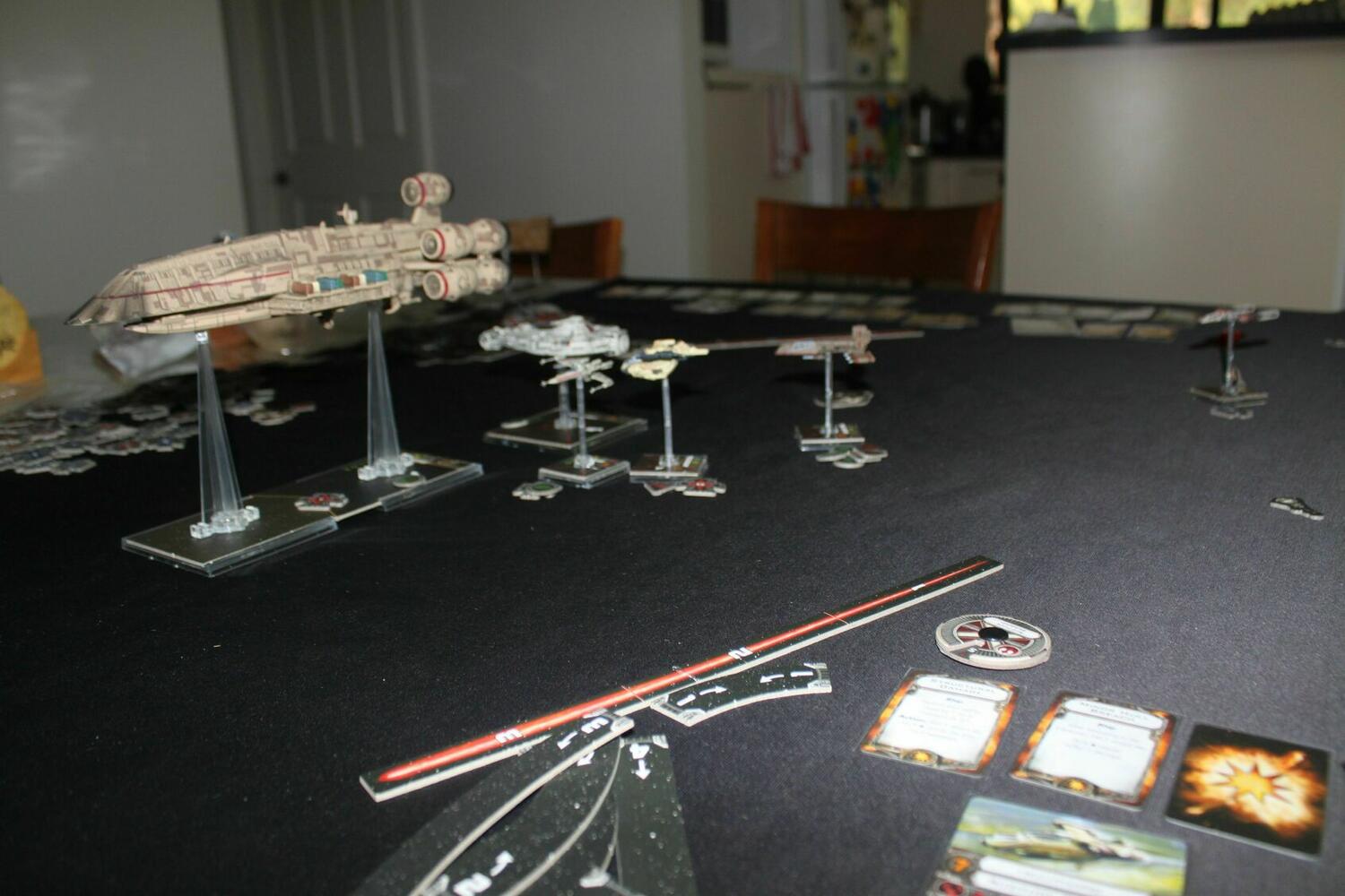 Star Wars: X-Wing - Le Jeu de Figurines - Croiseur C-ROC Eclate