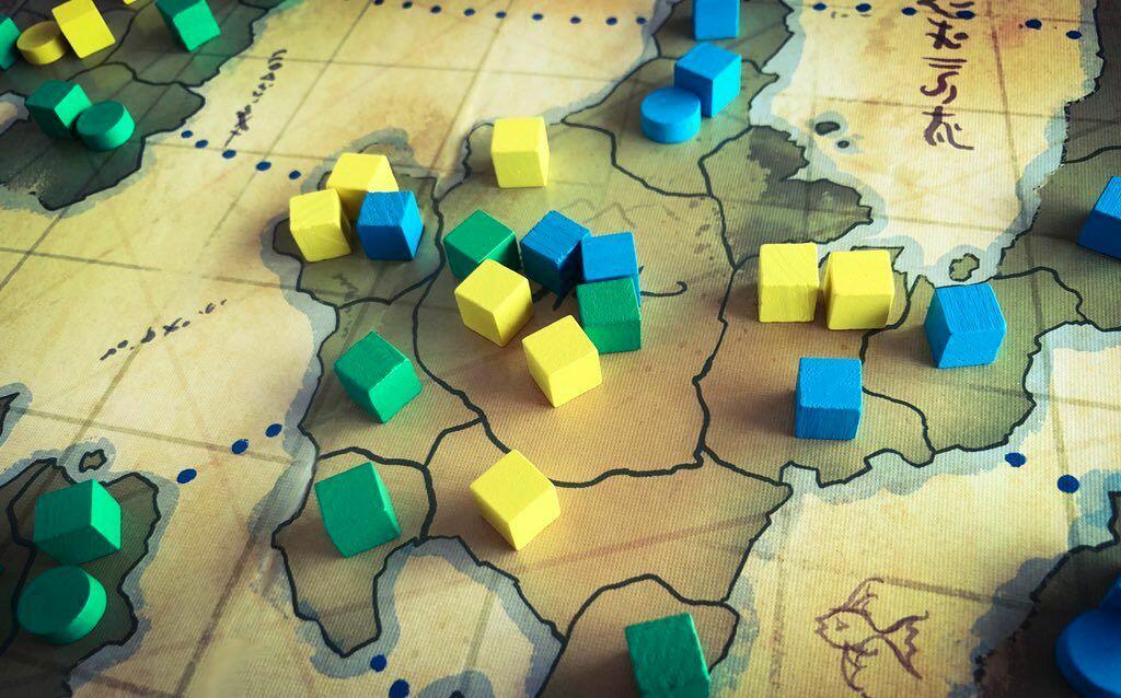 Huit Minutes pour un Empire Zoom