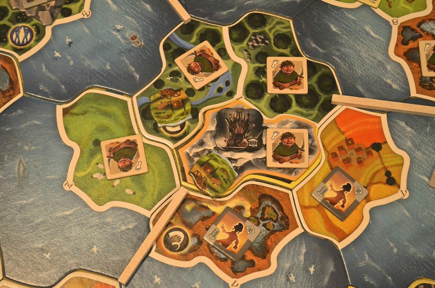 Small World: Realms Zoom