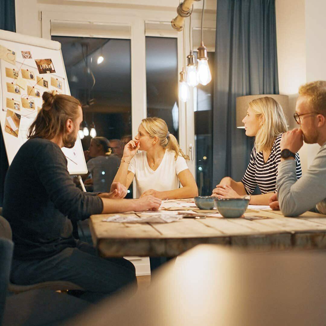 Hidden Game: Affaire n°1 - L'Affaire Bourg-Le-Petit Famille