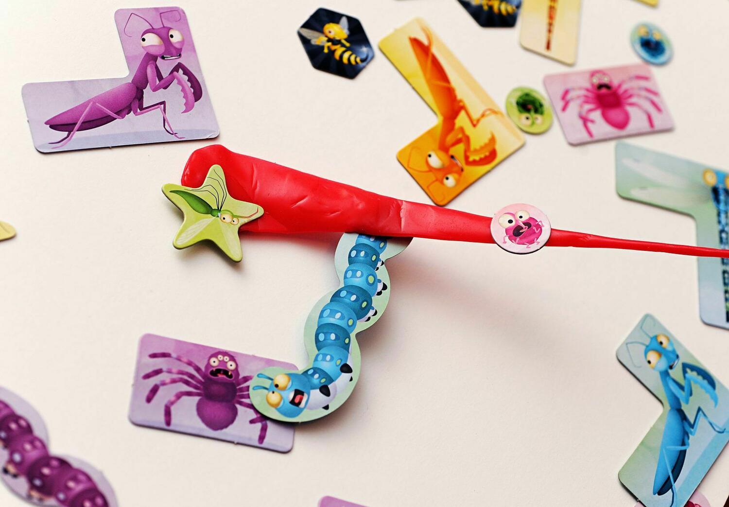 Sticky Chameleons Eclate