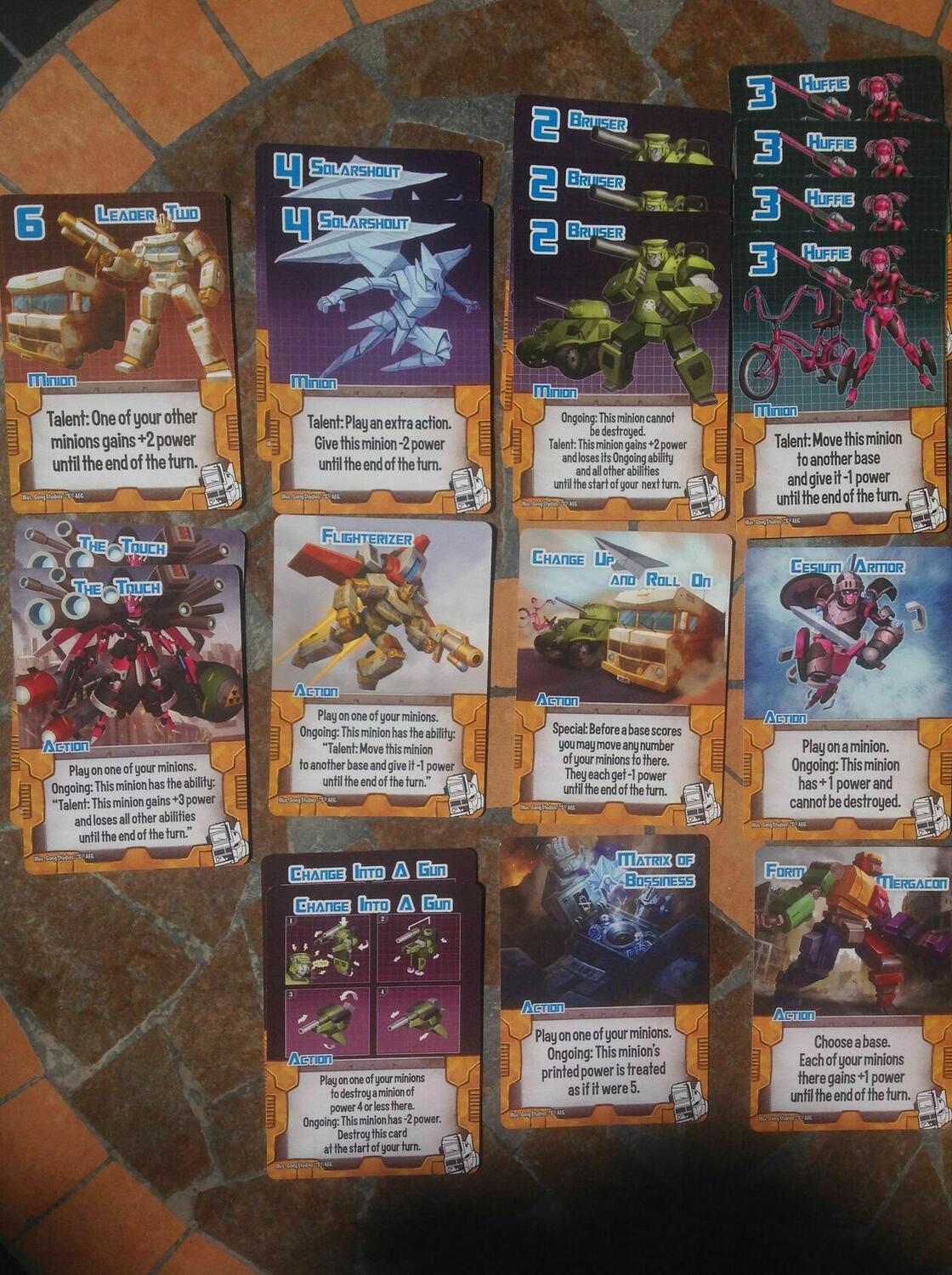 Smash Up: Ressemblances Fortuites Cartes
