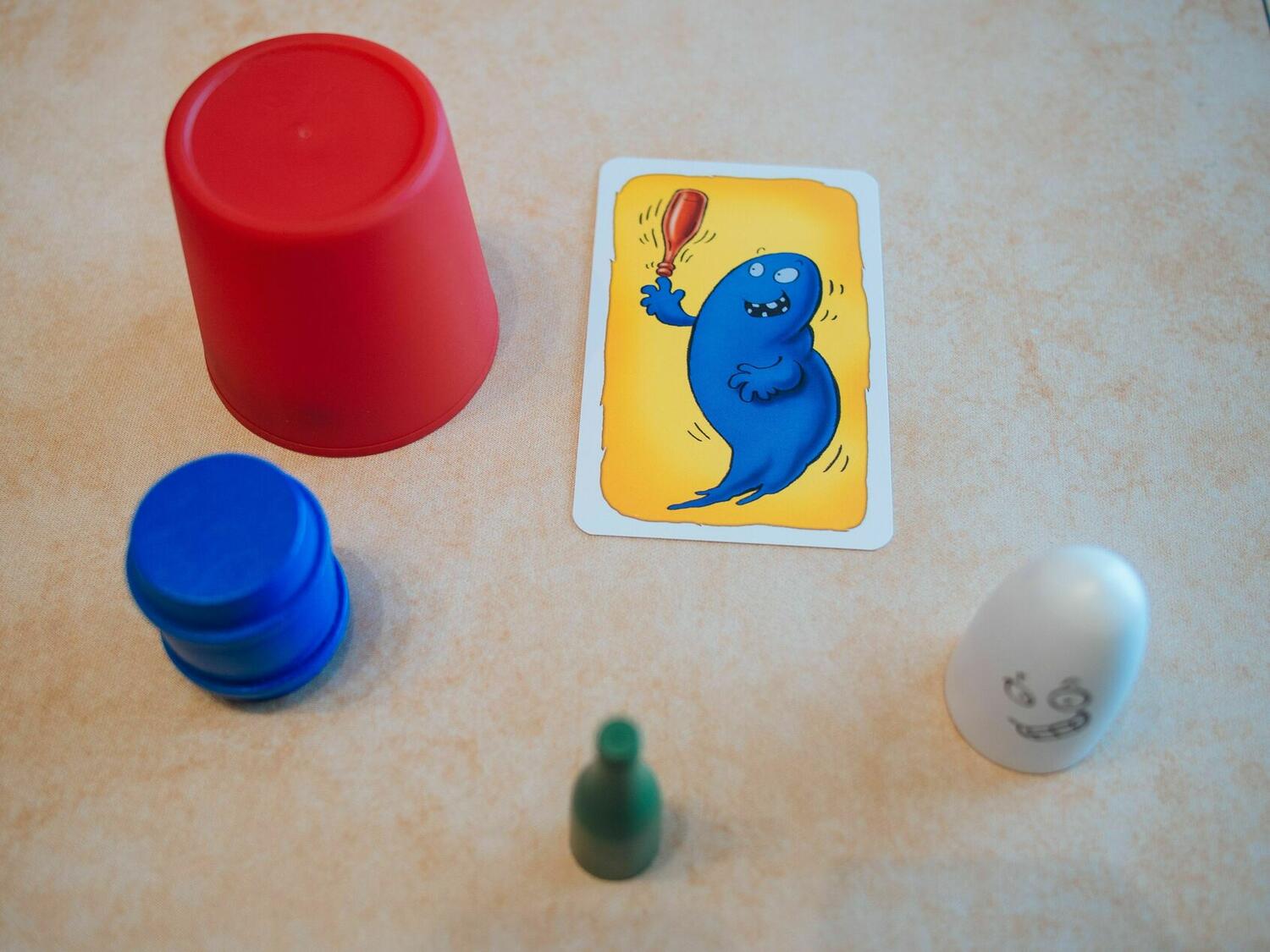 Bazar Bizarre: Le Chapeau Fantôme Eclate