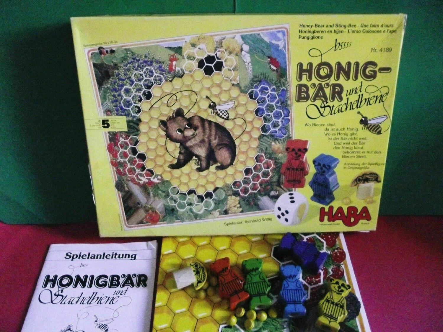 Honigbär und Stachelbiene Eclate