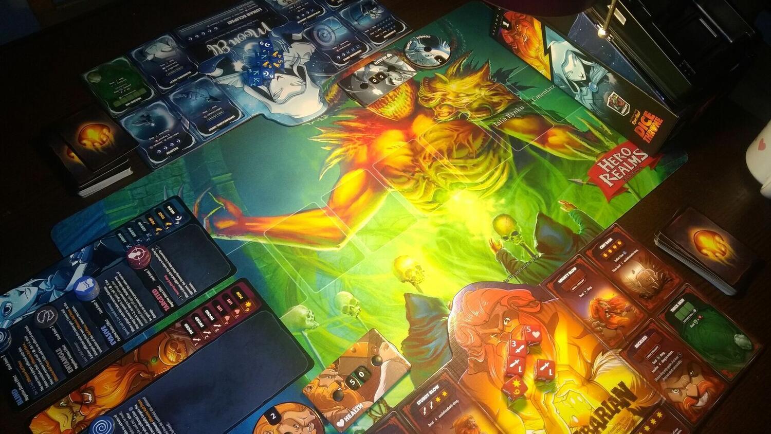 Dice Throne: Saison 1 - Barbare vs Elfe Lunaire Eclate