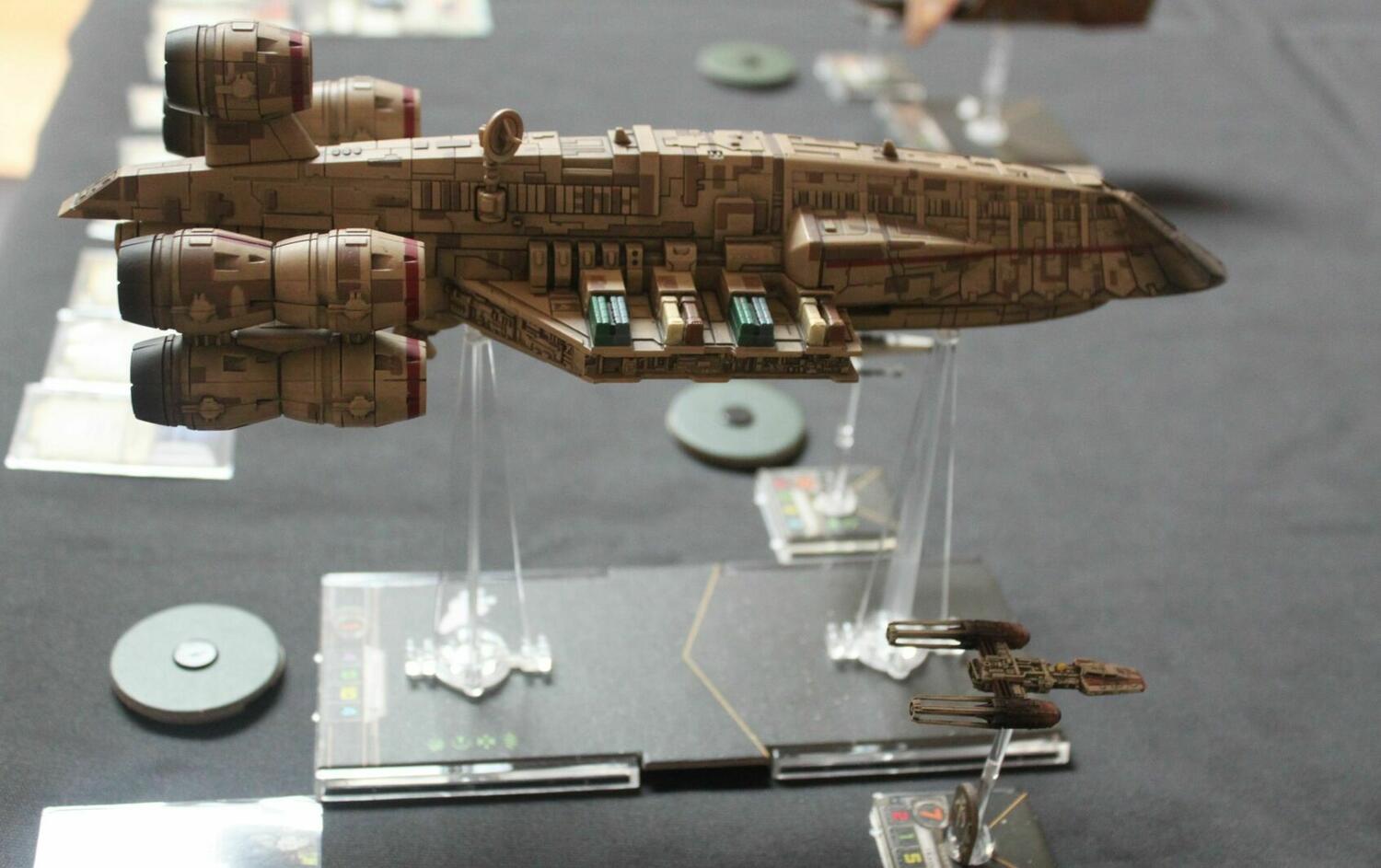 Star Wars: X-Wing - Le Jeu de Figurines - Croiseur C-ROC Eclate