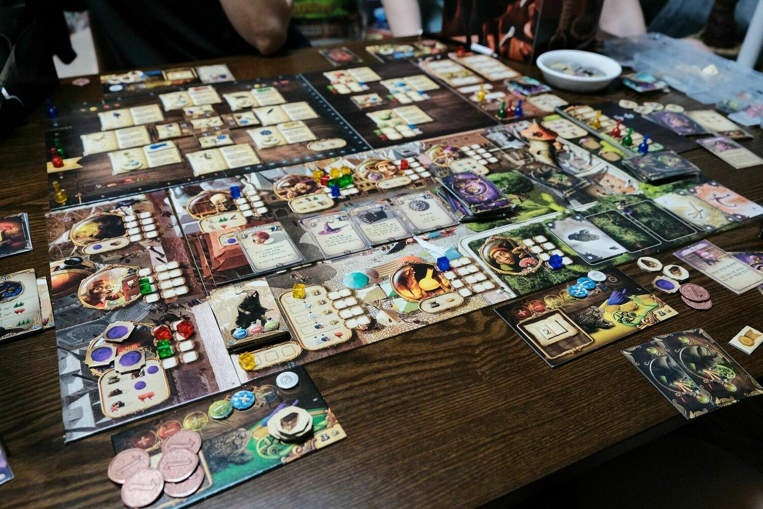 Alchimistes: Le Golem du Roi Eclate