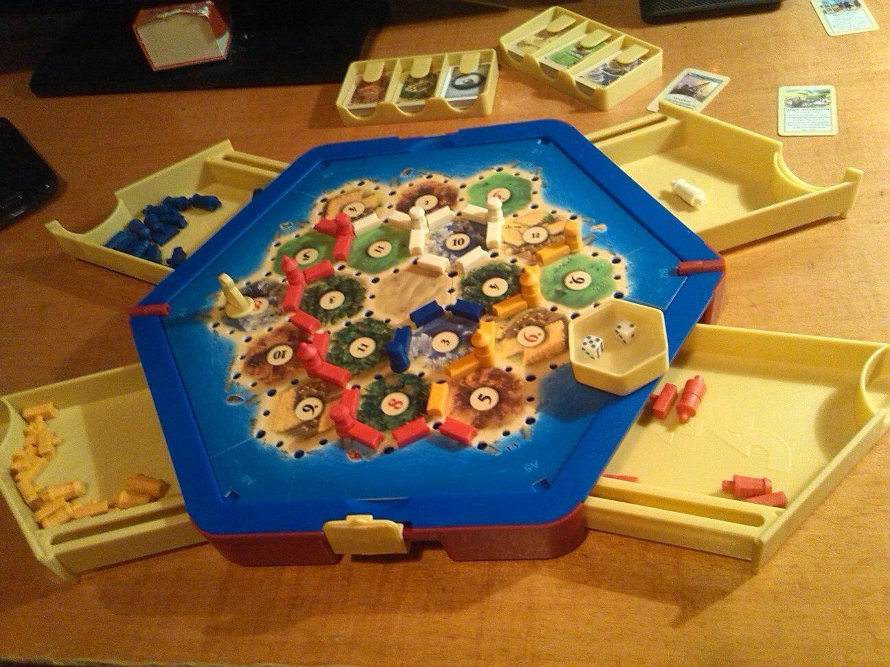 Catan: Le Jeu de Base - Version de Voyage Eclate