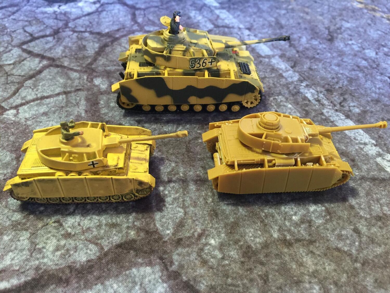 TANKS: Panzer IV Figurines
