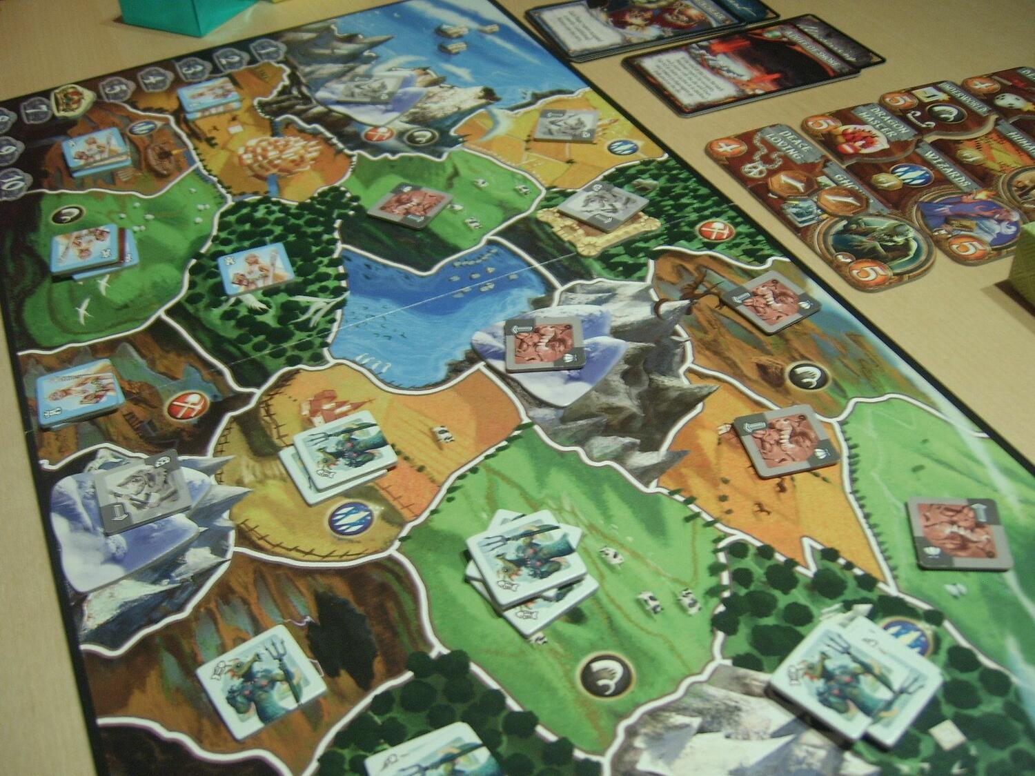 Small World: Contes et Légendes Eclate