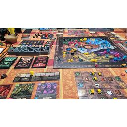 La Chute du Roi de la Montagne Eclate