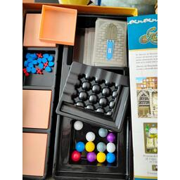 Masters of Renaissance Contenu