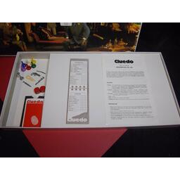 Cluedo: Le Dr Lenoir a été Assassiné ! Tient-on une Piste ? Materiels